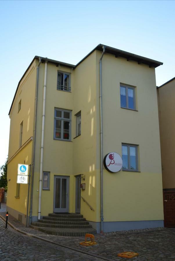 Pension Am Pferdemarkt Гюстров Экстерьер фото